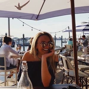 Meet your Posher, Chloe